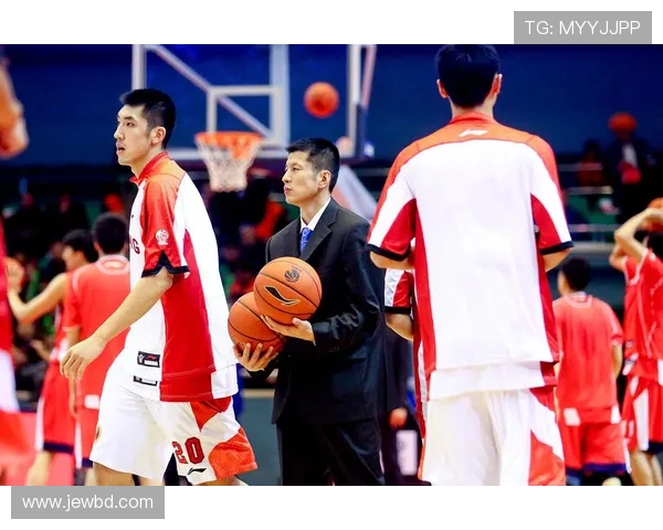 中国男篮全力备战世界杯 新阵容亮相引发球迷热议